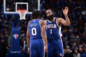 米乐m6官网登录入口苹果版-马克西：我拿大合同&amp;进全明星时 都是哈登第一个打电话关心我